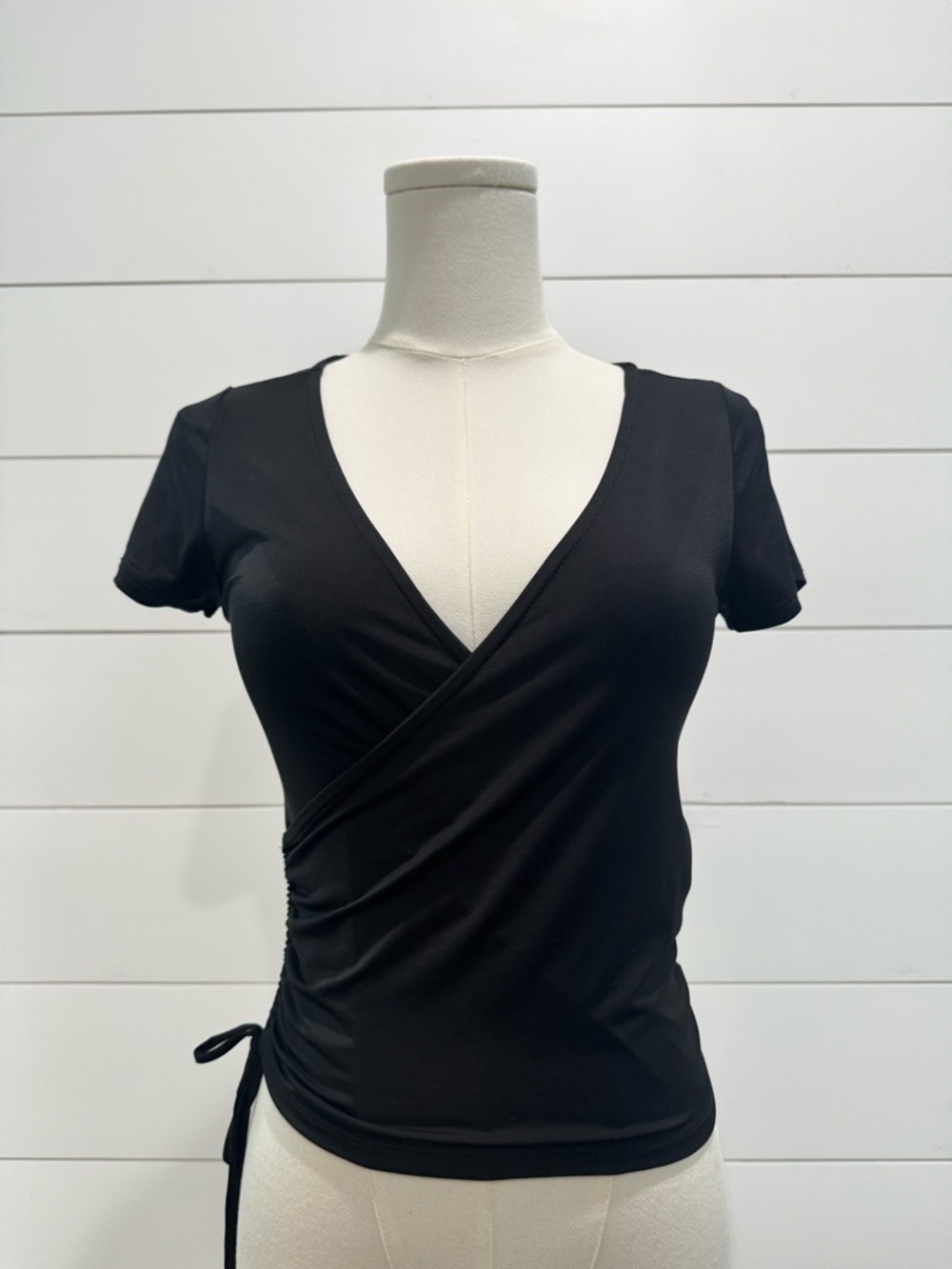 NWOT RSQ 🤍 never worn. Black Ruched Wrap Crop Top Adjustable Side Tie Size Small